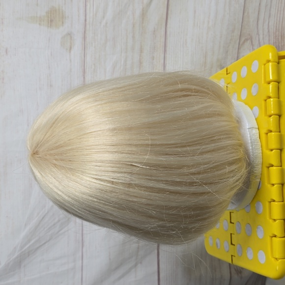 Blonde wig non flammable synthetic wig small - Picture 3 of 11